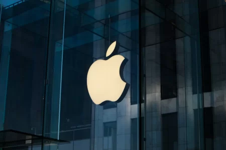 "Apple"ı Trampın ticarət müharibəsinə görə 900 milyon dollar zərər gözləyir